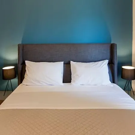 Minimal Loft Art With Sea View Over Harbour Iraklio